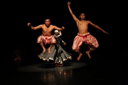 an-indian-contemporary-dance-show-in-opera-bastille-2